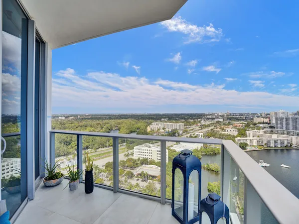 $16,995 | 17301 Biscayne Boulevard, North Miami Beach, FL 33160