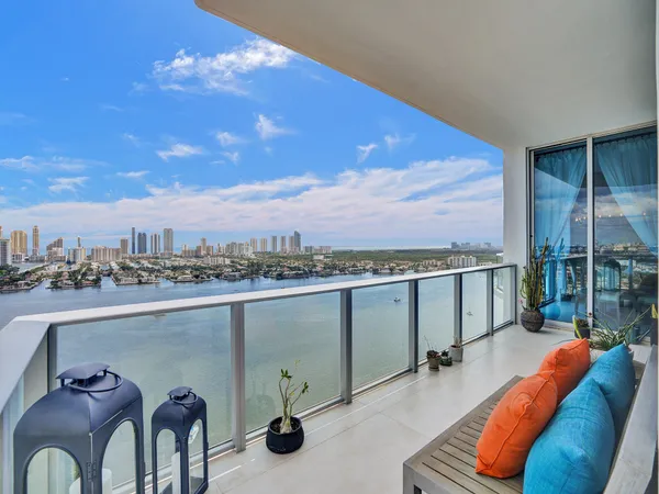 $16,995 | 17301 Biscayne Boulevard, North Miami Beach, FL 33160