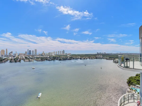 $16,995 | 17301 Biscayne Boulevard, North Miami Beach, FL 33160
