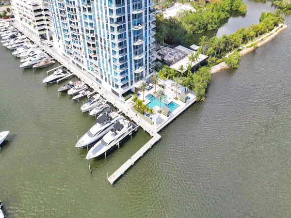 $16,995 | 17301 Biscayne Boulevard, North Miami Beach, FL 33160