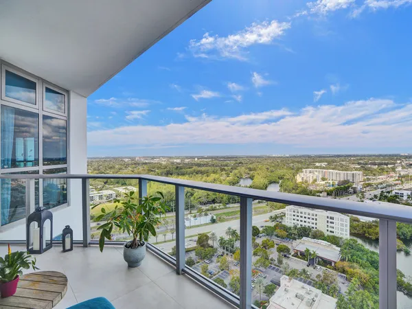 $16,995 | 17301 Biscayne Boulevard, North Miami Beach, FL 33160