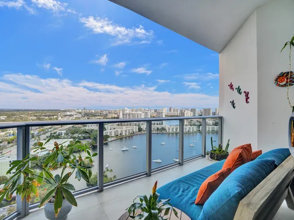 $16,995 | 17301 Biscayne Boulevard, North Miami Beach, FL 33160