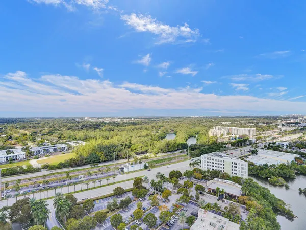 $16,995 | 17301 Biscayne Boulevard, North Miami Beach, FL 33160