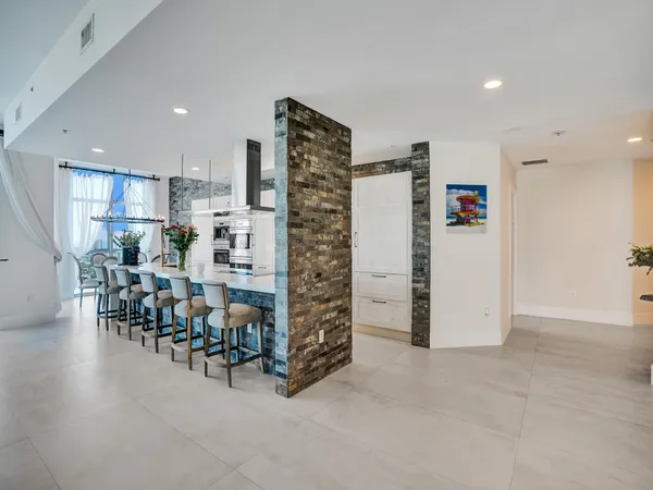 $16,995 | 17301 Biscayne Boulevard, North Miami Beach, FL 33160