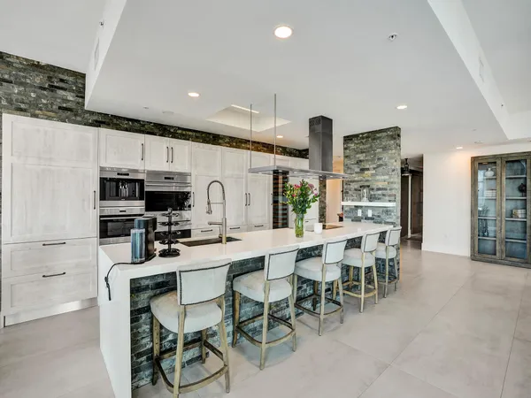 $16,995 | 17301 Biscayne Boulevard, North Miami Beach, FL 33160