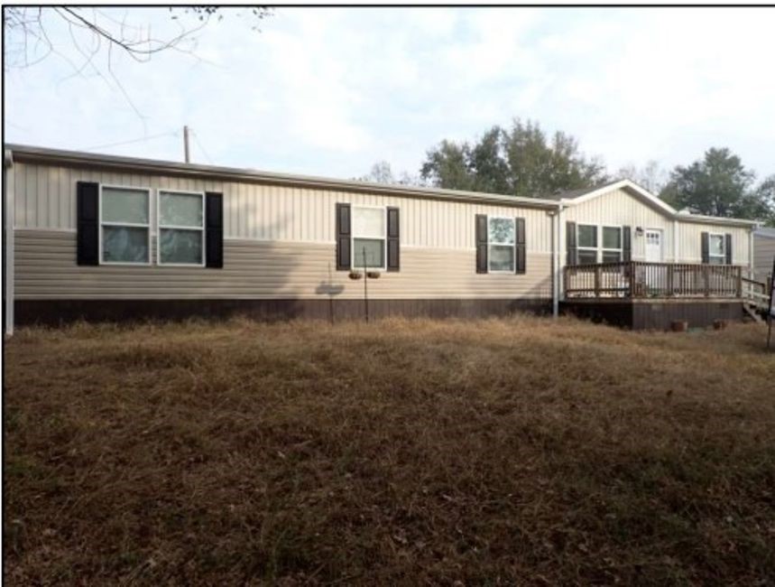 a view of a house with a backyard