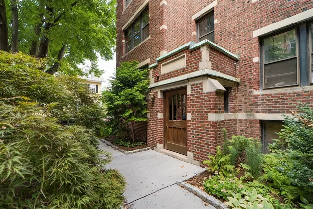 $828,000 | 34 Ash Street, Unit 204, Cambridge, MA 02138