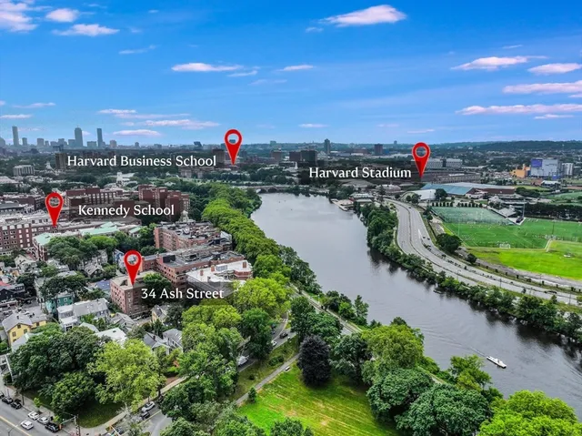 $828,000 | 34 Ash Street, Unit 204, Cambridge, MA 02138