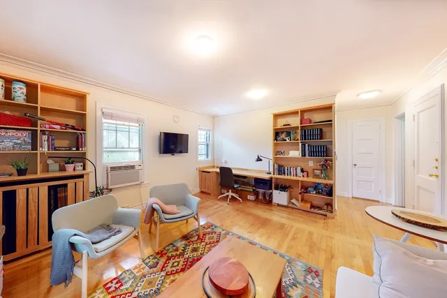 $828,000 | 34 Ash Street, Unit 204, Cambridge, MA 02138