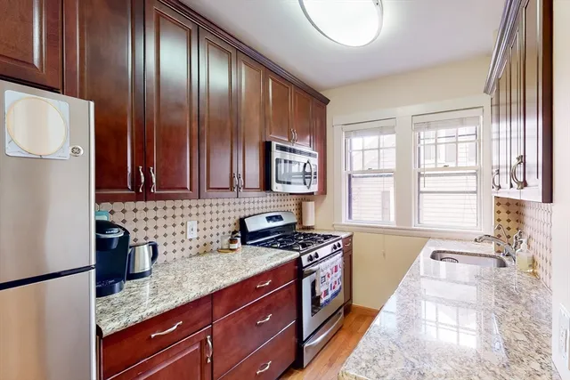 $828,000 | 34 Ash Street, Unit 204, Cambridge, MA 02138