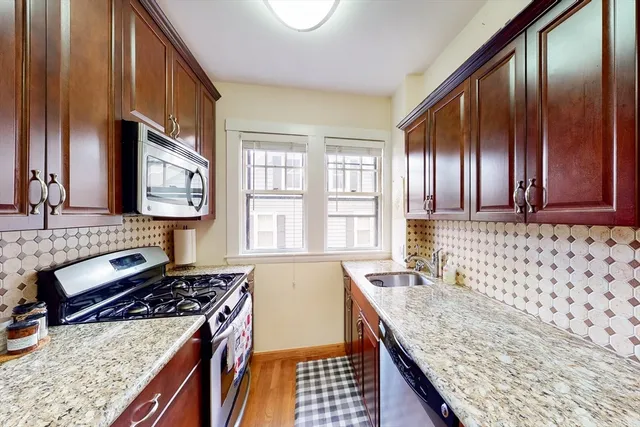 $828,000 | 34 Ash Street, Unit 204, Cambridge, MA 02138