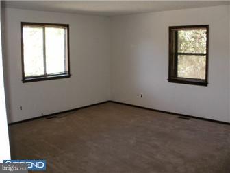 18 Cottage Gate Road Sicklerville, NJ 08081 - Photo 6 of 11 Living Room