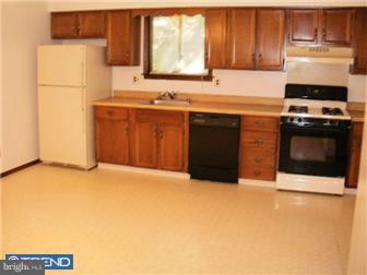 18 Cottage Gate Road Sicklerville, NJ 08081 - Photo 7 of 11 Kitchen