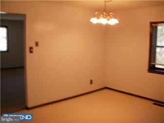 18 Cottage Gate Road Sicklerville, NJ 08081 - Photo 8 of 11 Dining Room