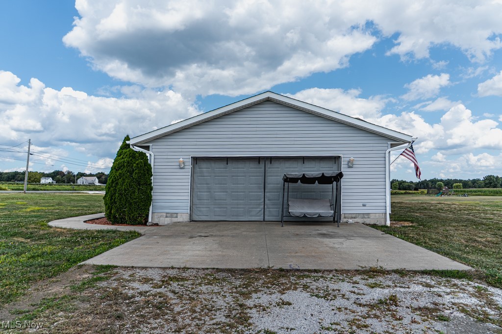10985 Johnson Road North Benton, OH 44449 - Photo 7 of 49 2 car attatched garage