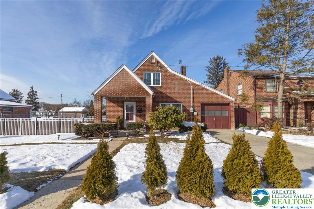 652 5th Street Whitehall, PA 18052 - Photo 2 of 21