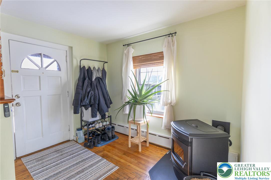 652 5th Street Whitehall, PA 18052 - Photo 4 of 21