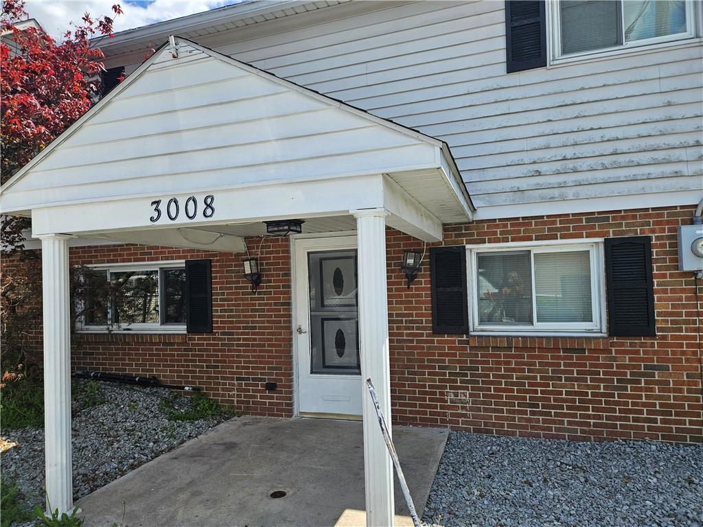 Adorable and Affordable!  2 bedroom 1 bath featuring Hardwood Floors!