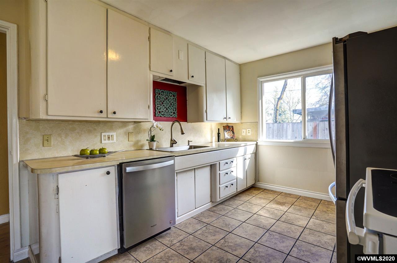 1415 Southwest Walnut Street Albany, OR 97321 - Photo 15 of 33