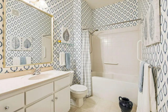 $325,000 | 3707 Grand Way, Unit 213, St. Louis Park, MN 55416