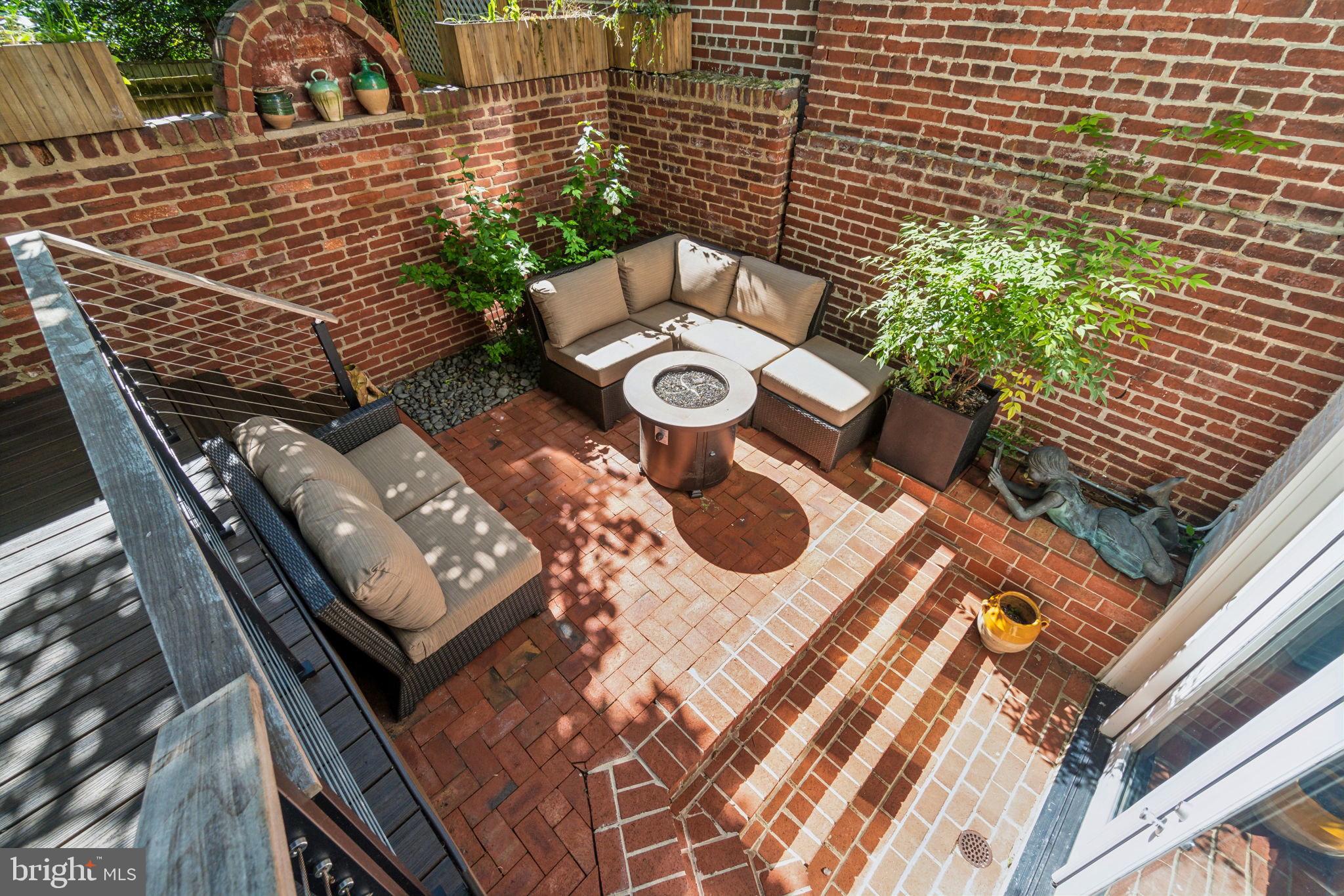 1527 31st Street Northwest Washington, DC 20007 - Photo 28 of 29 a backyard of a house with table and chairs