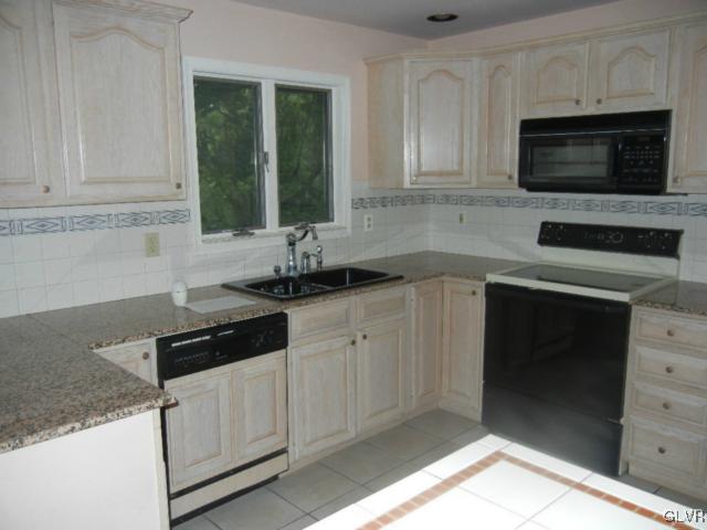 4804 Hillside Road Northampton, PA 18067 - Photo 4 of 12 Gallery Image 4