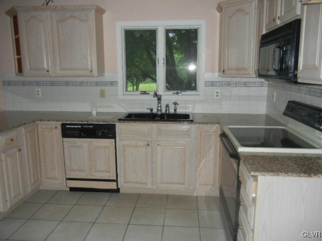 4804 Hillside Road Northampton, PA 18067 - Photo 5 of 12 Gallery Image 5