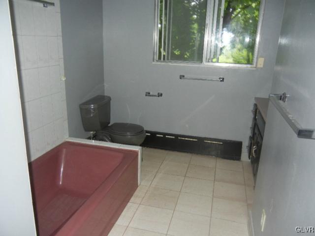 4804 Hillside Road Northampton, PA 18067 - Photo 6 of 12 Gallery Image 6