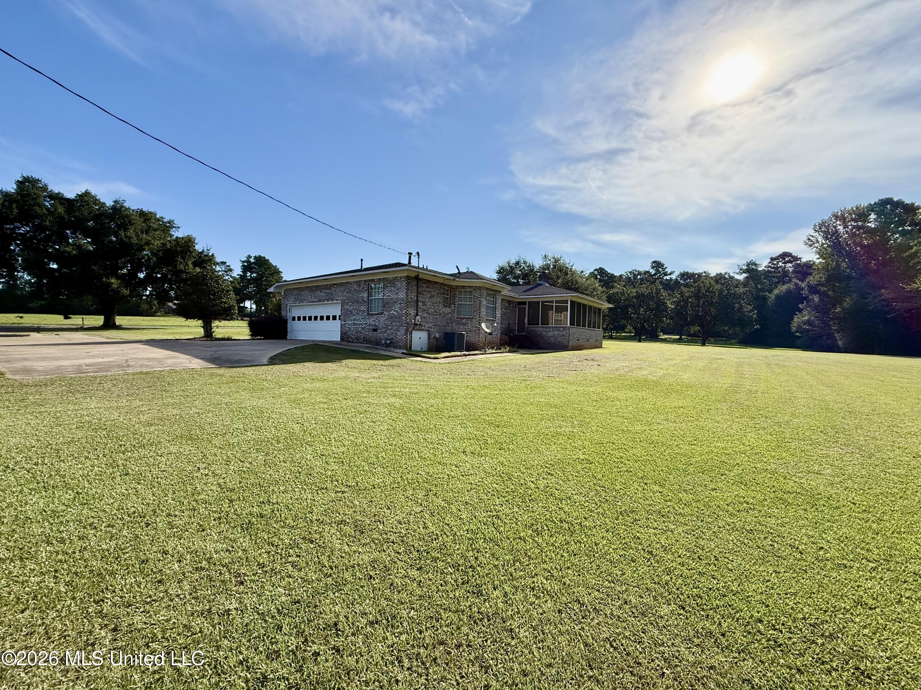 297 Old Magee Road Magee, MS 39111 - Photo 6 of 41 IMG_4405