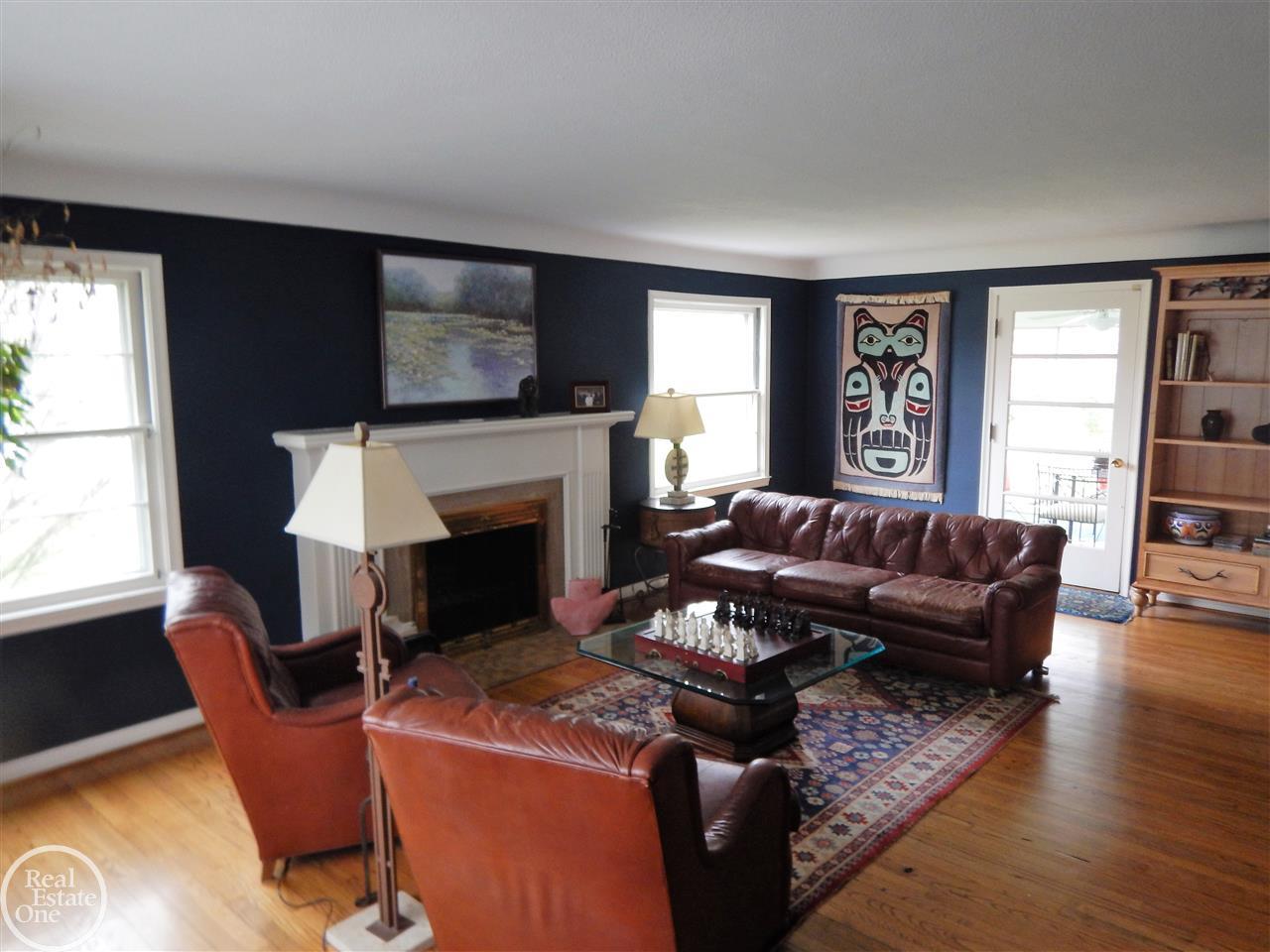 1008 Bedford Road Grosse Pointe, MI 48230 - Photo 9 of 47 31318447-8.JPG