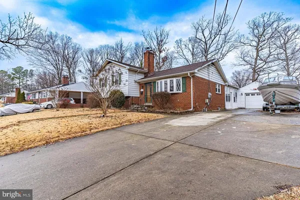$950 | 9610 Van Buren Street, Lanham, MD 20706