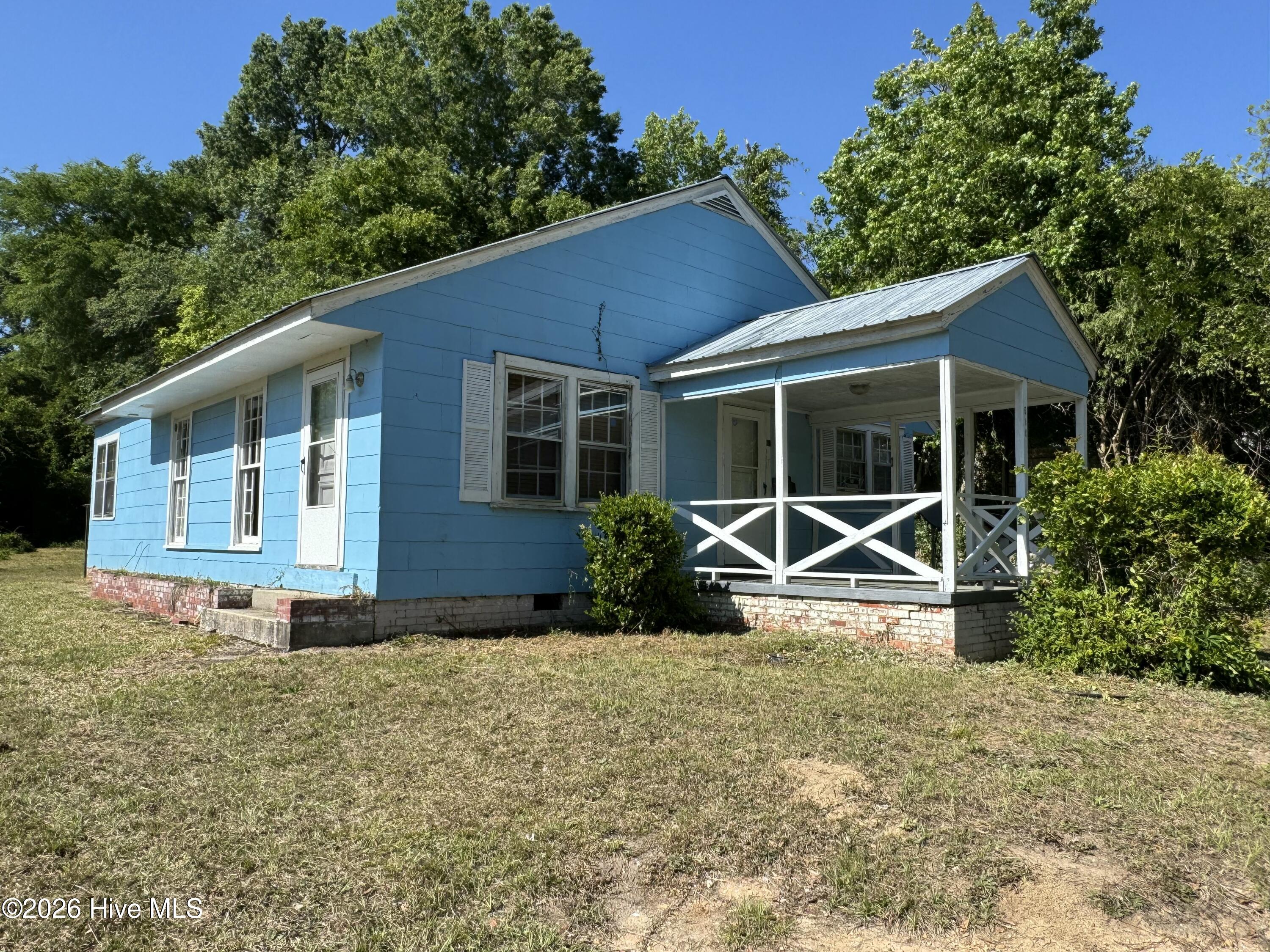 611 Leak Street Rockingham, NC 28379 - Photo 3 of 11 IMG_20260505_092736 (1)