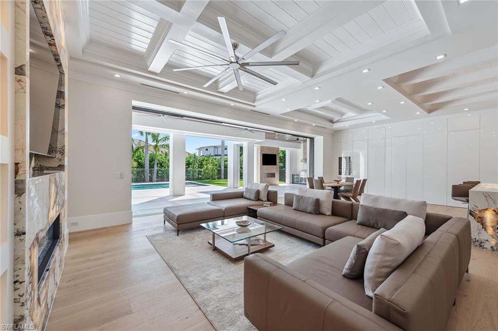 3280 Crayton Road Naples, FL 34103 - Photo 2 of 37