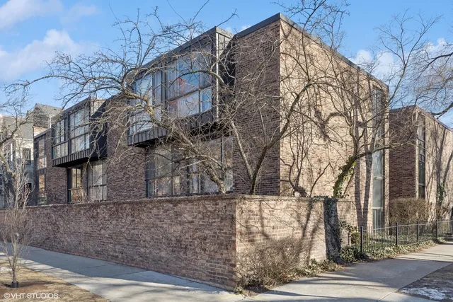 $750,000 | 2701 North Racine Avenue, Unit A, Chicago, IL 60614