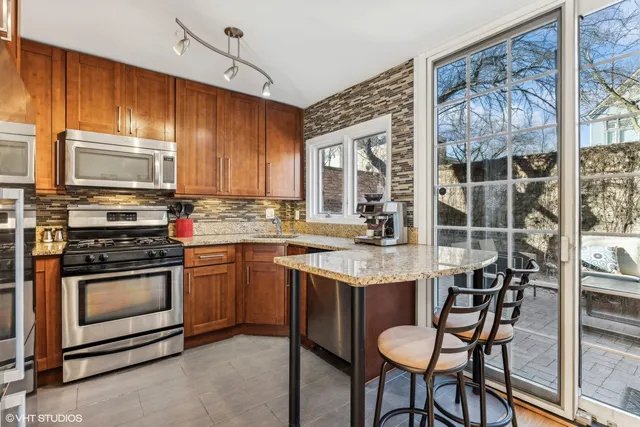 $750,000 | 2701 North Racine Avenue, Unit A, Chicago, IL 60614