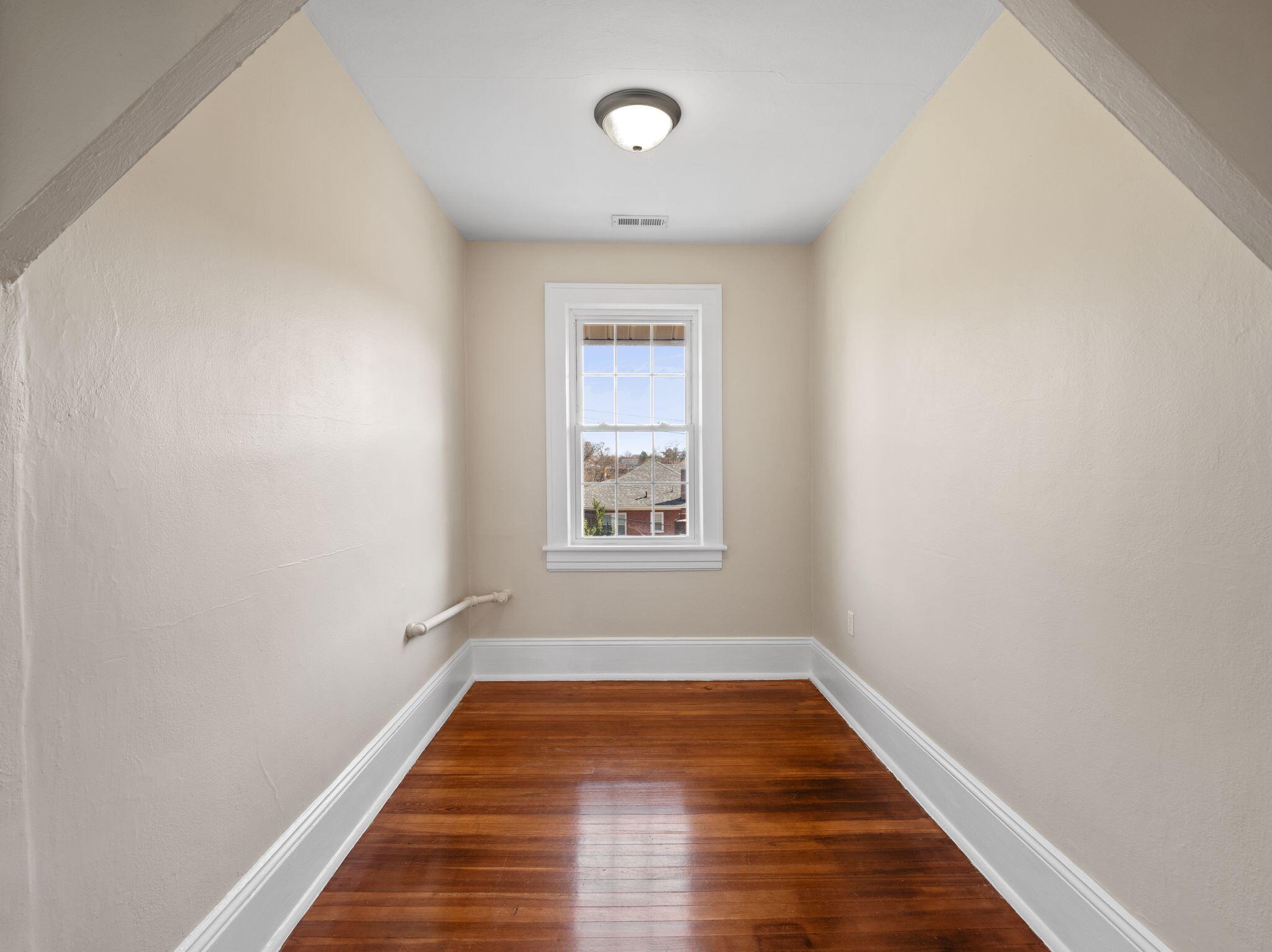 1005 Howbert Avenue Southwest Roanoke, VA 24015 - Photo 27 of 35 28-1005 Howbert Ave SW-MFW Media