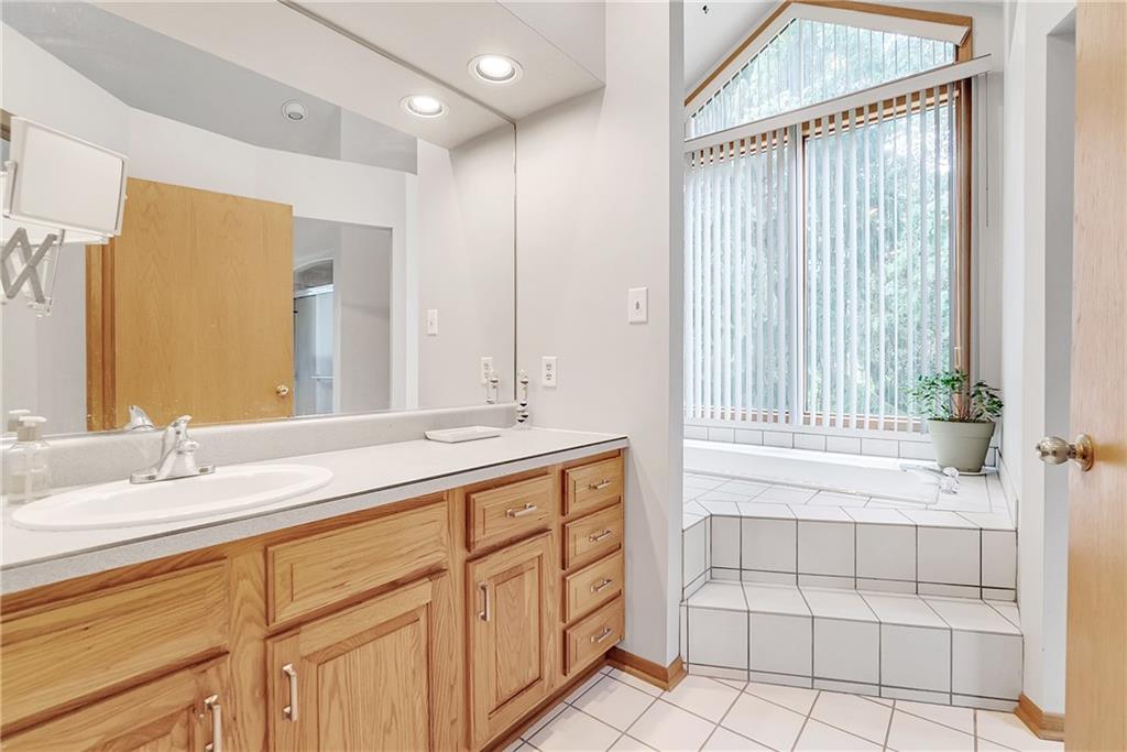 238 Sunridge Road Pittsburgh, PA 15238 - Photo 14 of 25 En-suite