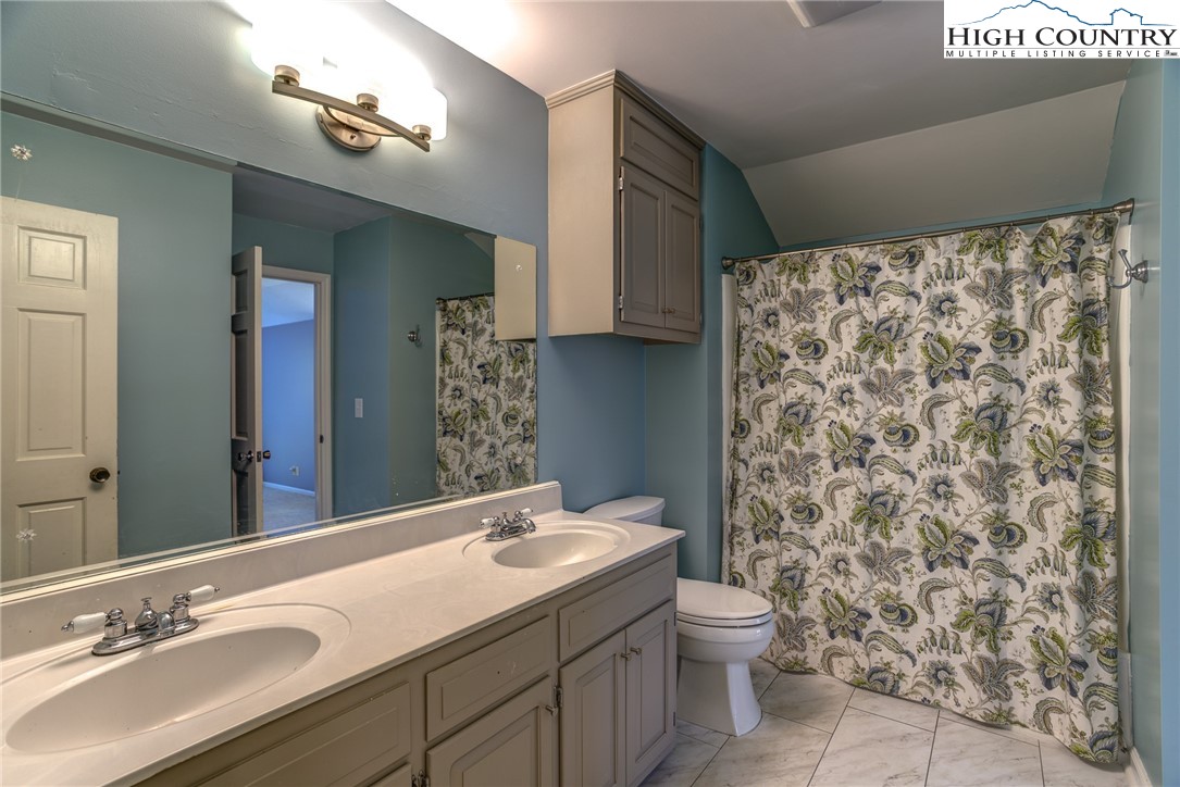 984 7 Oaks Road Boone, NC 28607 - Photo 20 of 36 Gallery Image 20