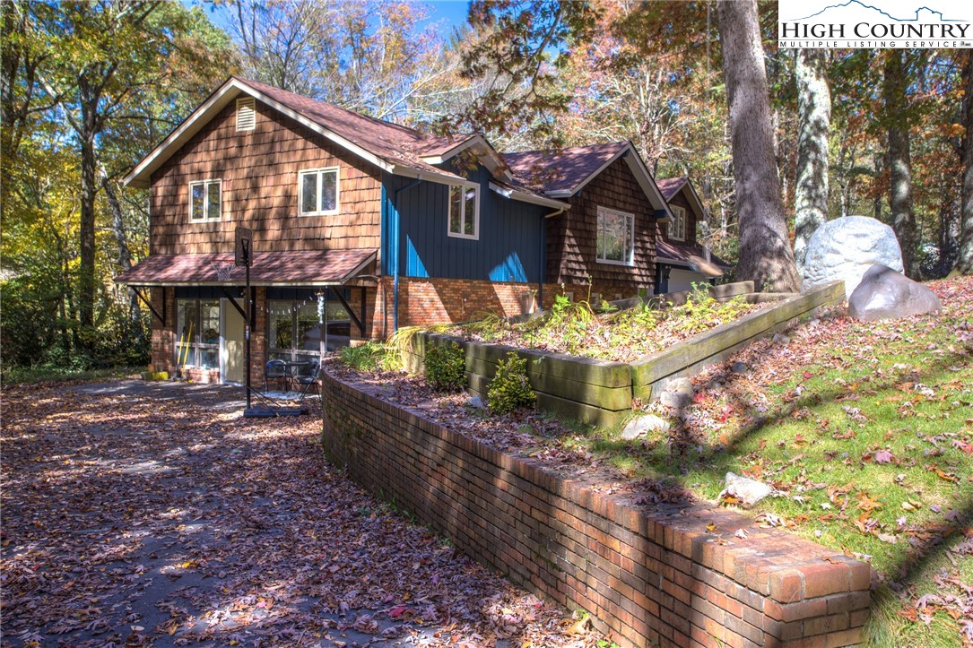 984 7 Oaks Road Boone, NC 28607 - Photo 3 of 36 Gallery Image 3