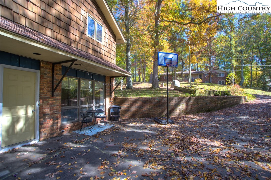 984 7 Oaks Road Boone, NC 28607 - Photo 5 of 36 Gallery Image 5