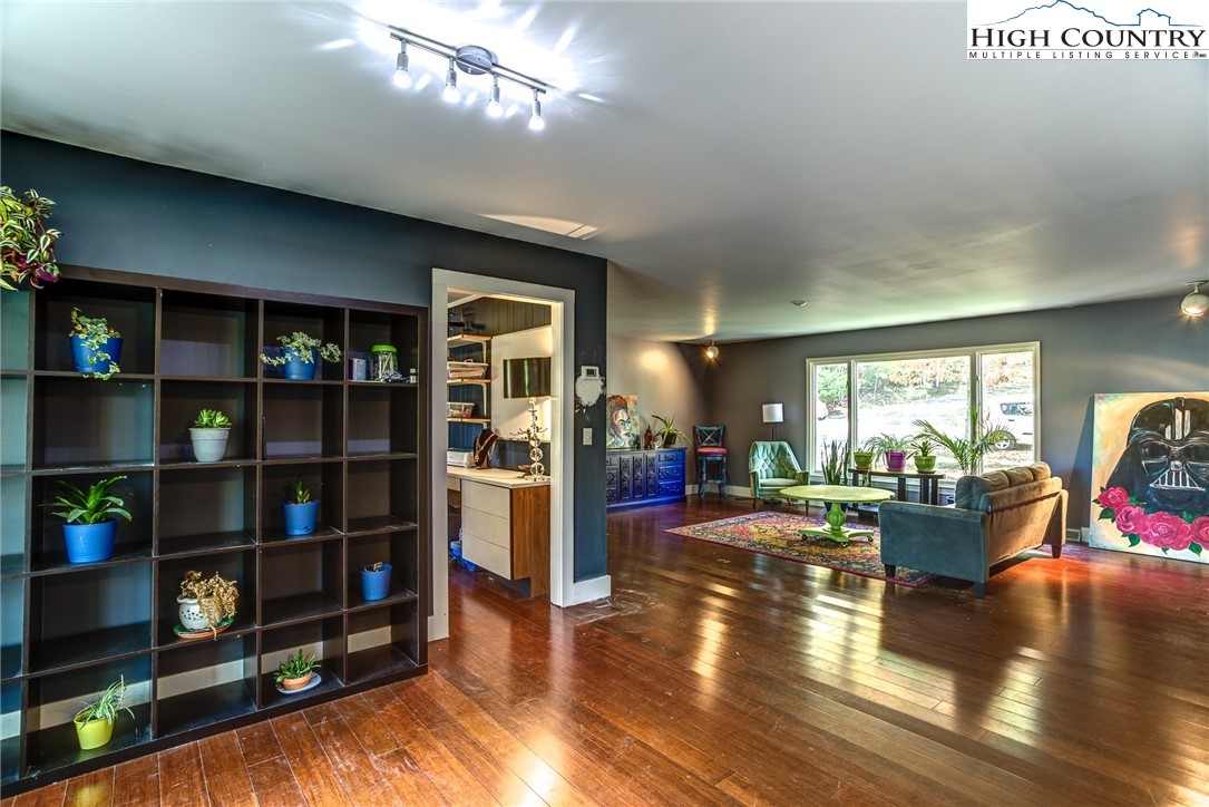 984 7 Oaks Road Boone, NC 28607 - Photo 10 of 36 Gallery Image 10