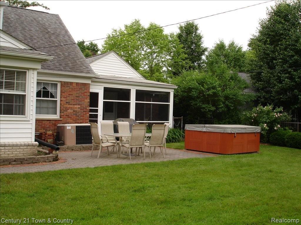 1511 East Maple Road Birmingham, MI 48009 - Photo 17 of 23 atio, Screened-in Porch, Hot Tu