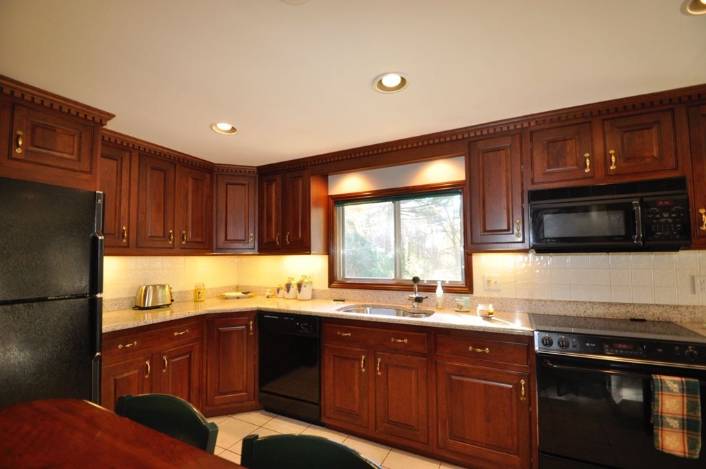 81 Bourque Road Lynnfield, MA 01940 - Photo 12 of 24 Gallery Image 12