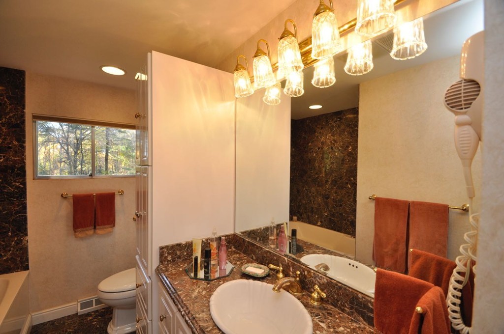 81 Bourque Road Lynnfield, MA 01940 - Photo 8 of 24 Gallery Image 8