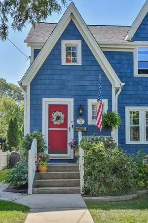 $749,999 | 702 East Illinois Street, Wheaton, IL 60187