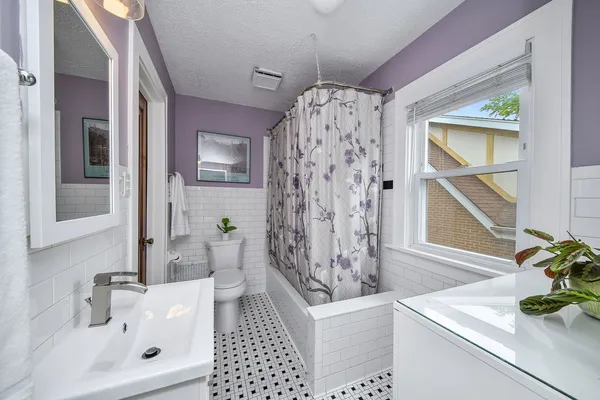 $749,999 | 702 East Illinois Street, Wheaton, IL 60187