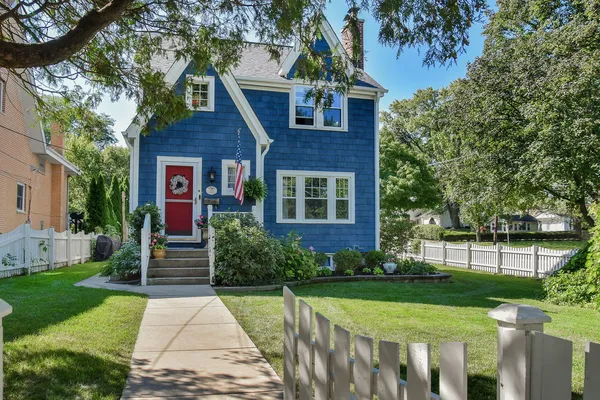 $749,999 | 702 East Illinois Street, Wheaton, IL 60187