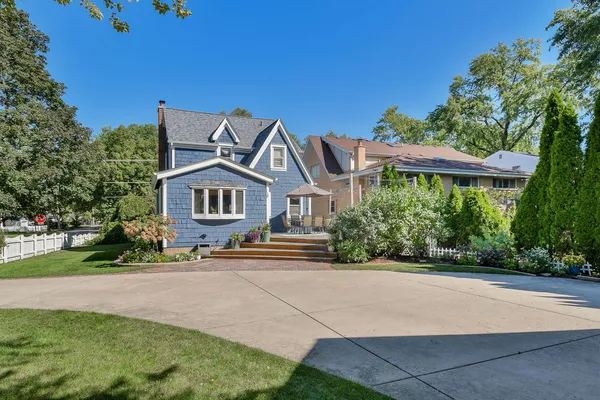 $749,999 | 702 East Illinois Street, Wheaton, IL 60187