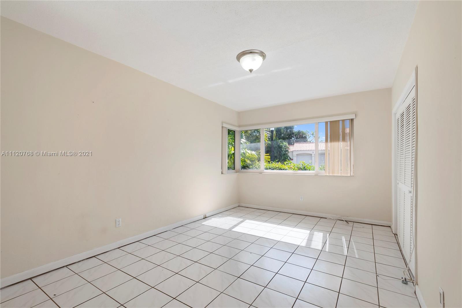 2901 North Bay Road Miami Beach, FL 33140 - Photo 11 of 17