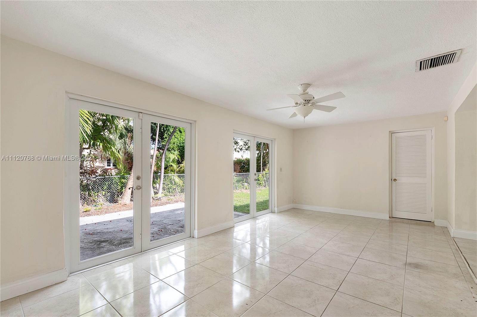 2901 North Bay Road Miami Beach, FL 33140 - Photo 8 of 17